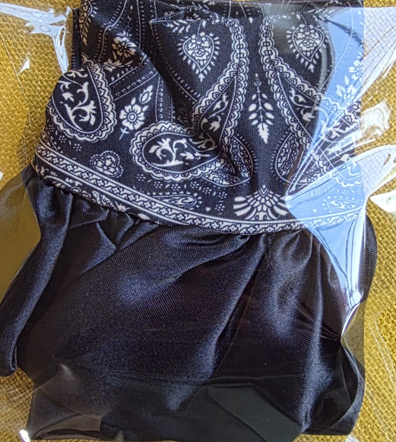 Satijnen Bonnets (maat M) - meerdere kleuren