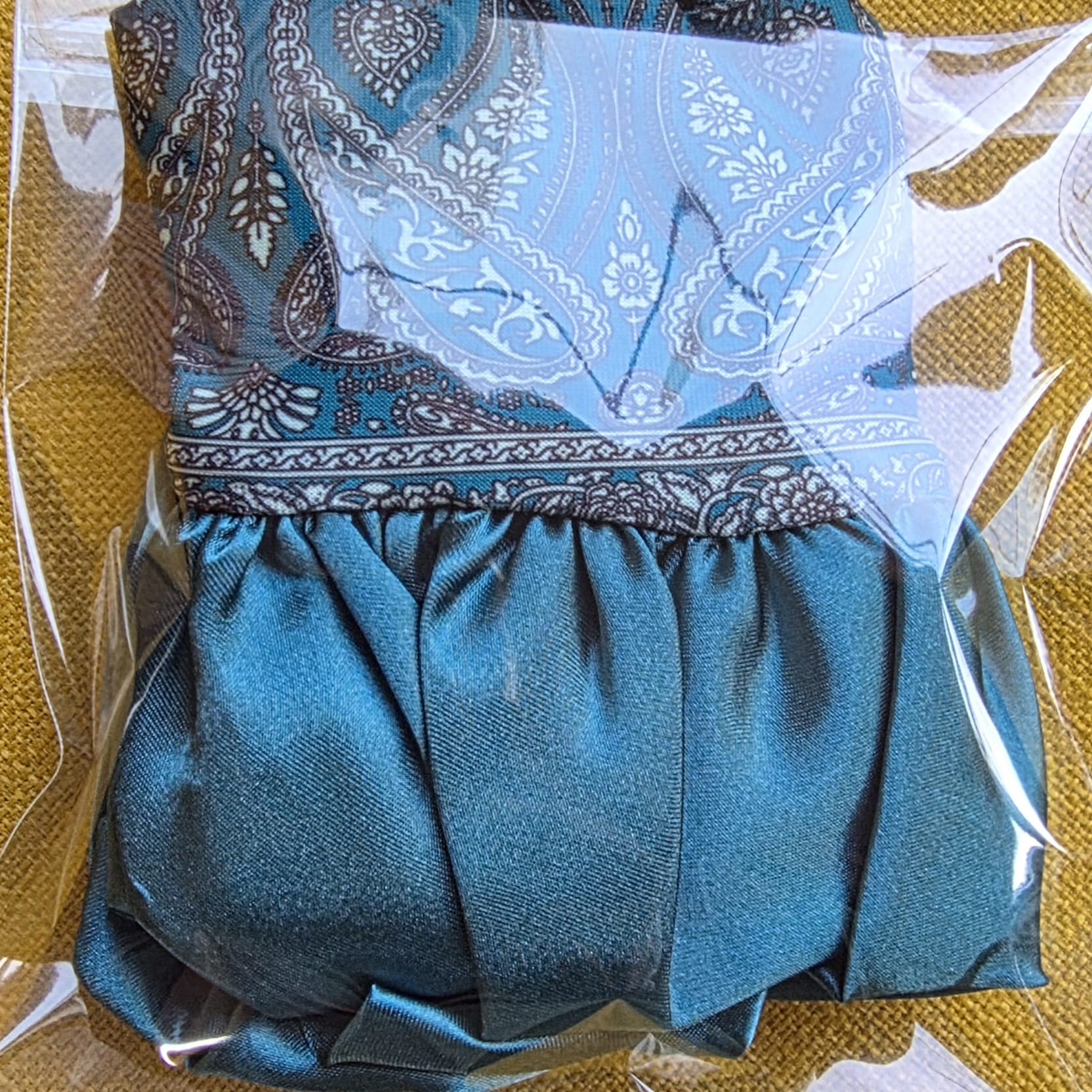 Satijnen Bonnets (maat M) - meerdere kleuren